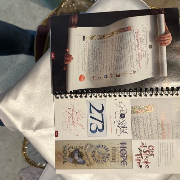 25th Edition, A Comprehensive Guide to Pen & Brush Lettering Calligraphy - Picture 14 of 16